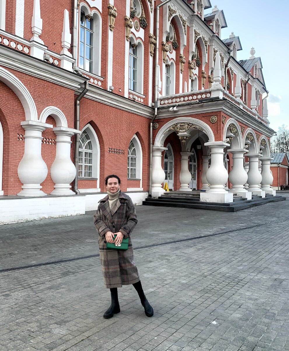 Петровский путевой дворец строился для Екатерины 2 как  место остановки и отдыха. И одновременно являлся символом  победы в войне с Турцией в 1774 году. Фото автора
