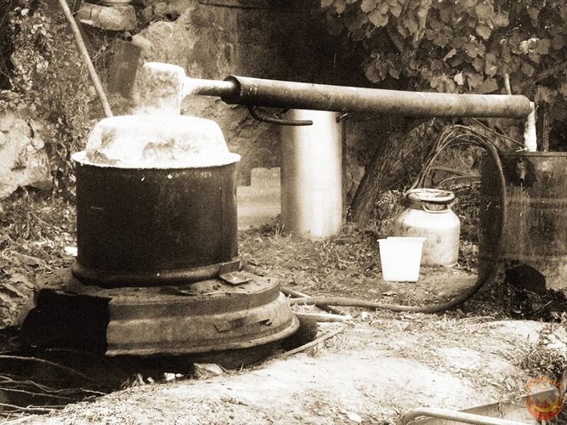 Какой-то древний самогонный аппарат