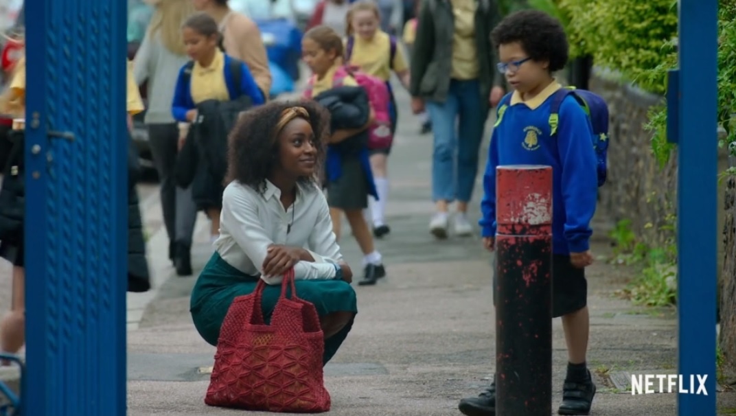 Луиза провожает сына в школу (здесь и далее кадры из фильма)