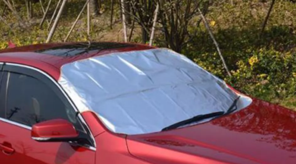 Защитный экран из фольги в машину под стекло. Расскажу, когда его лучше ставить снаружи и внутри