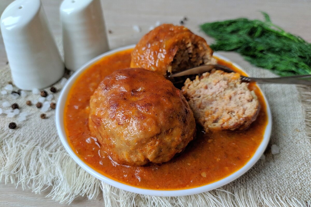 Котлеты с подливой