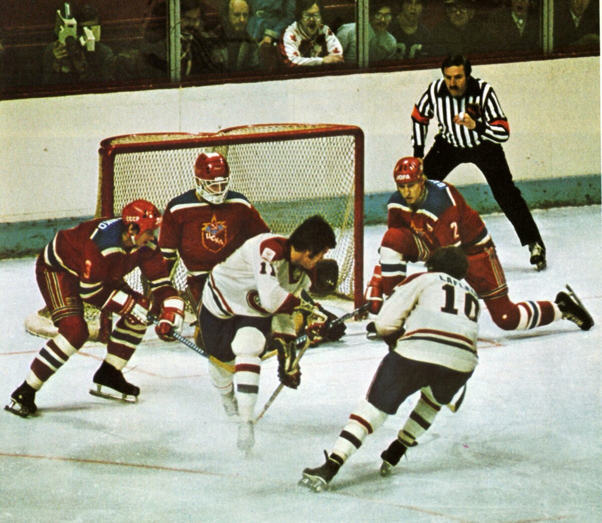 Изображение с Яндекс.Картинки (матч ЦСКА и "Монреаль Канадиенс")