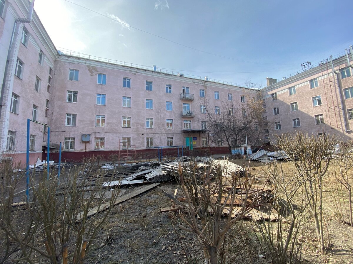 Вид общежития с наружи...