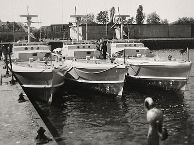 Катера «Люрсен-С», на которых МИ-6 забрасывала шпионов в Прибалтику, в порту г. Киль (Германия