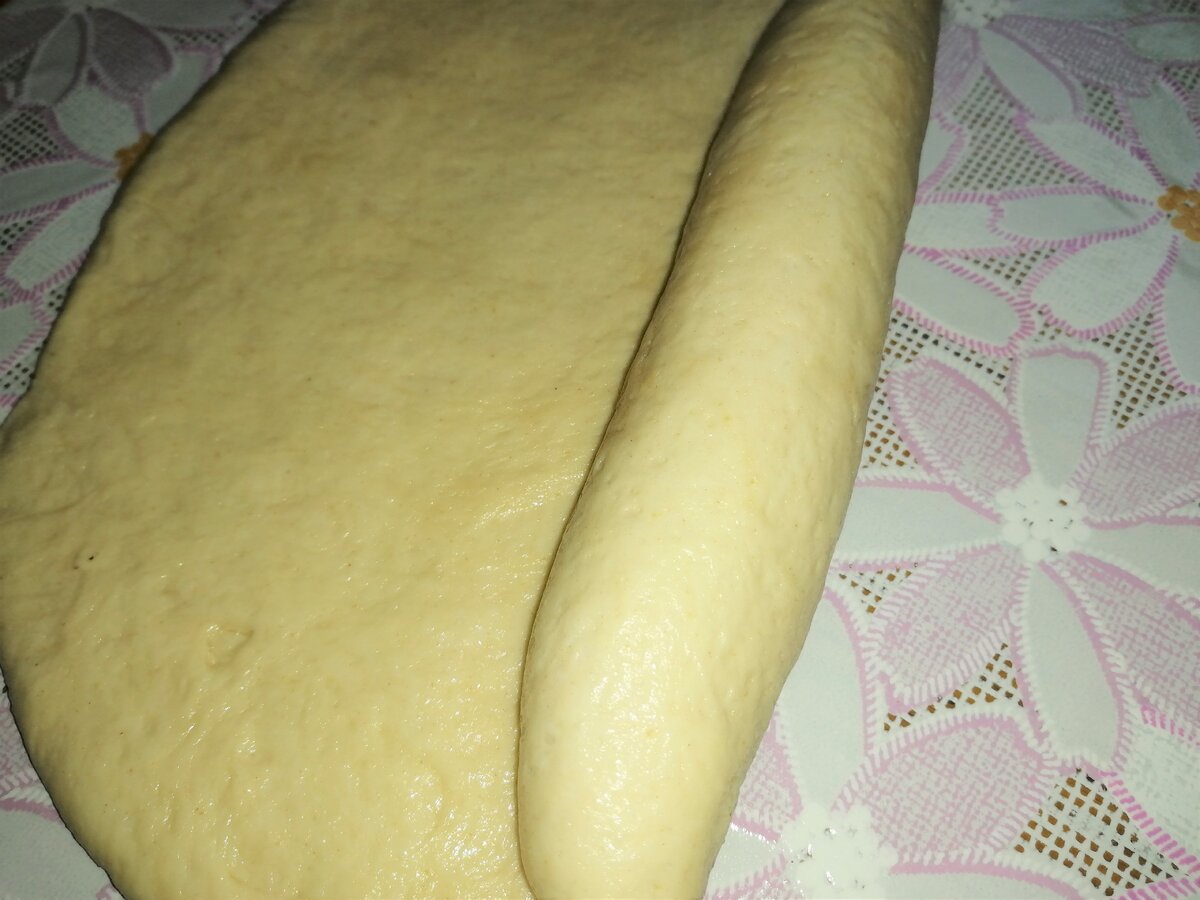 Тесто раскатать и свернуть как рулет