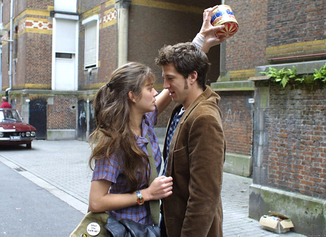 КАДР ИЗ ФИЛЬМА «ВЛЮБИСЬ В МЕНЯ, ЕСЛИ ОСМЕЛИШЬСЯ»