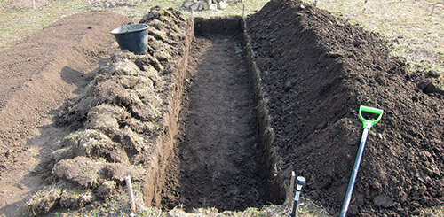 Траншею превращаем в тёплую грядку