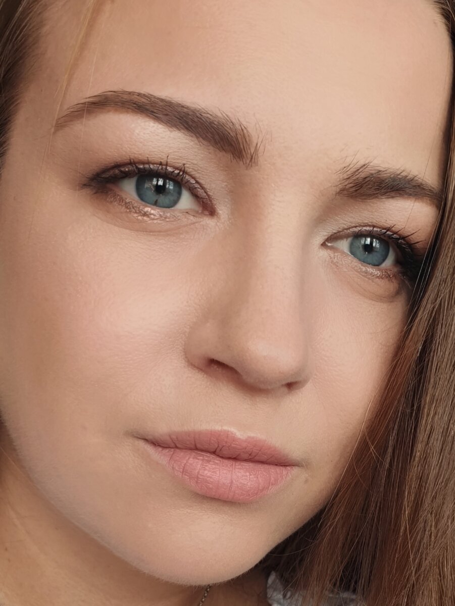 При вдумчивом подходе, румяна могут стать вашей палочкой выручалочкой, особенно в те моменты, когда нужно выглядеть свежо прямо здесь и сейчас. 