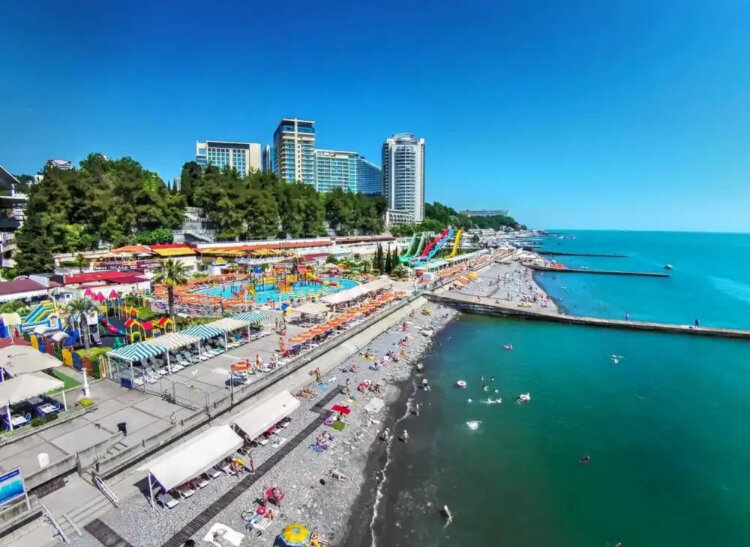 Пляж в Сочи.