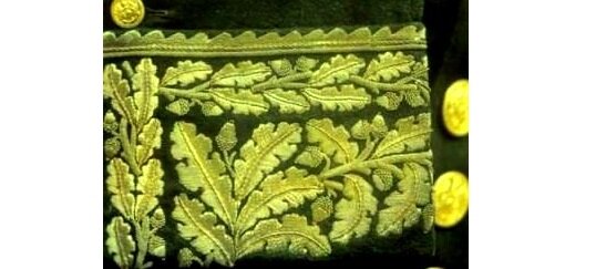 Шитье на обшлагах рукавов генеральского мундира (два ряда шитья указывали на звание дивизионного генерала)