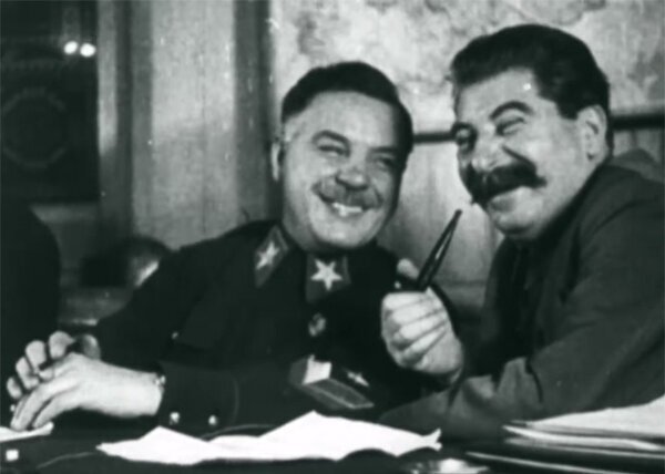 Ворошилова и Сталин.