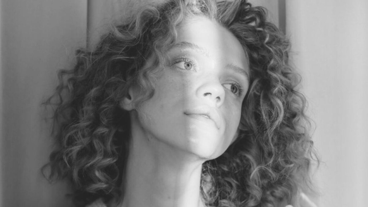 Создатель фото -Mikhail-Nilov pexels.