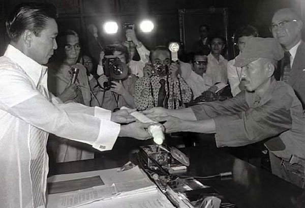 Хиро Онода наконец сдался лично президенту Филиппин Маркосу 11 марта 1974 года.