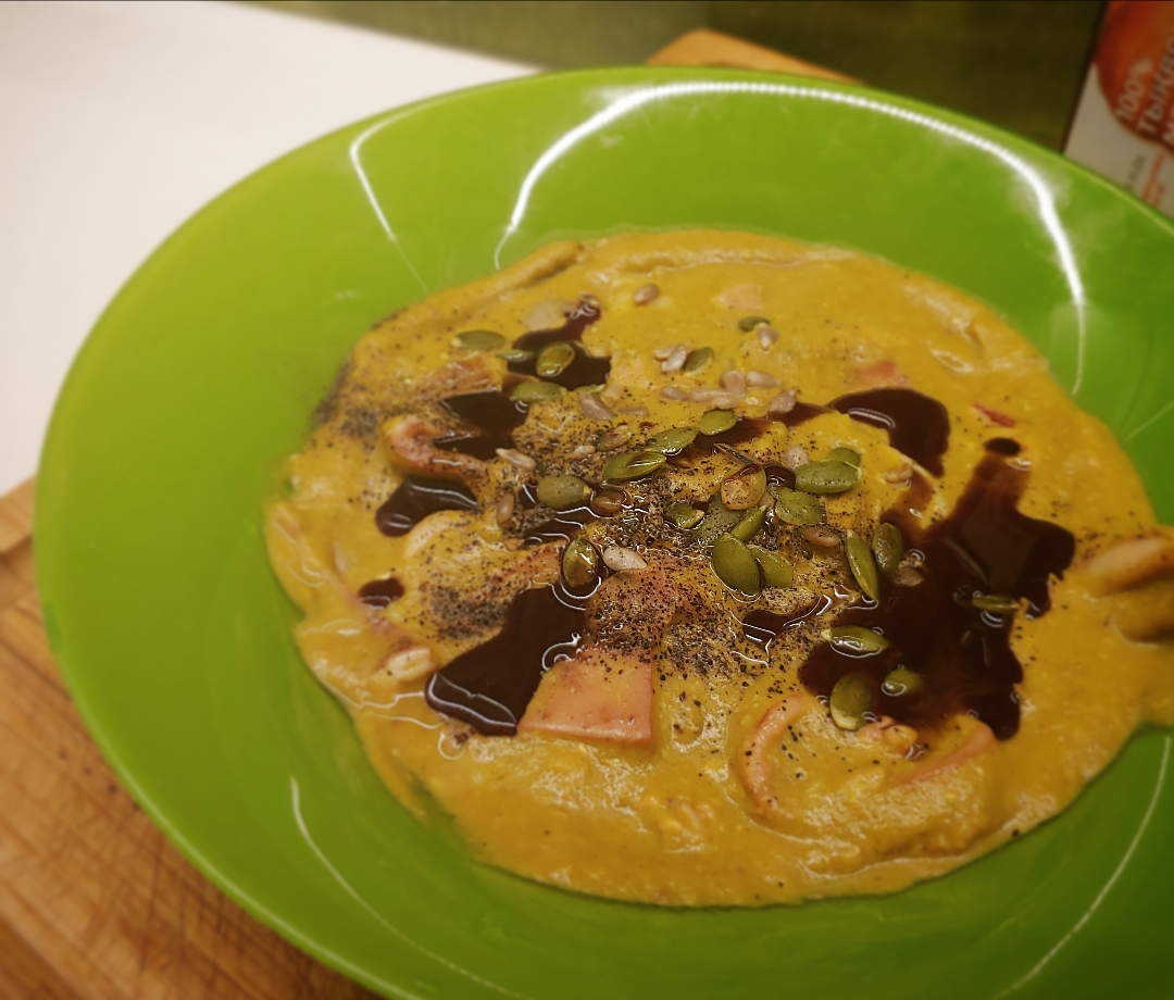 Знаменитый тыквенный суп с тыквенным же маслом