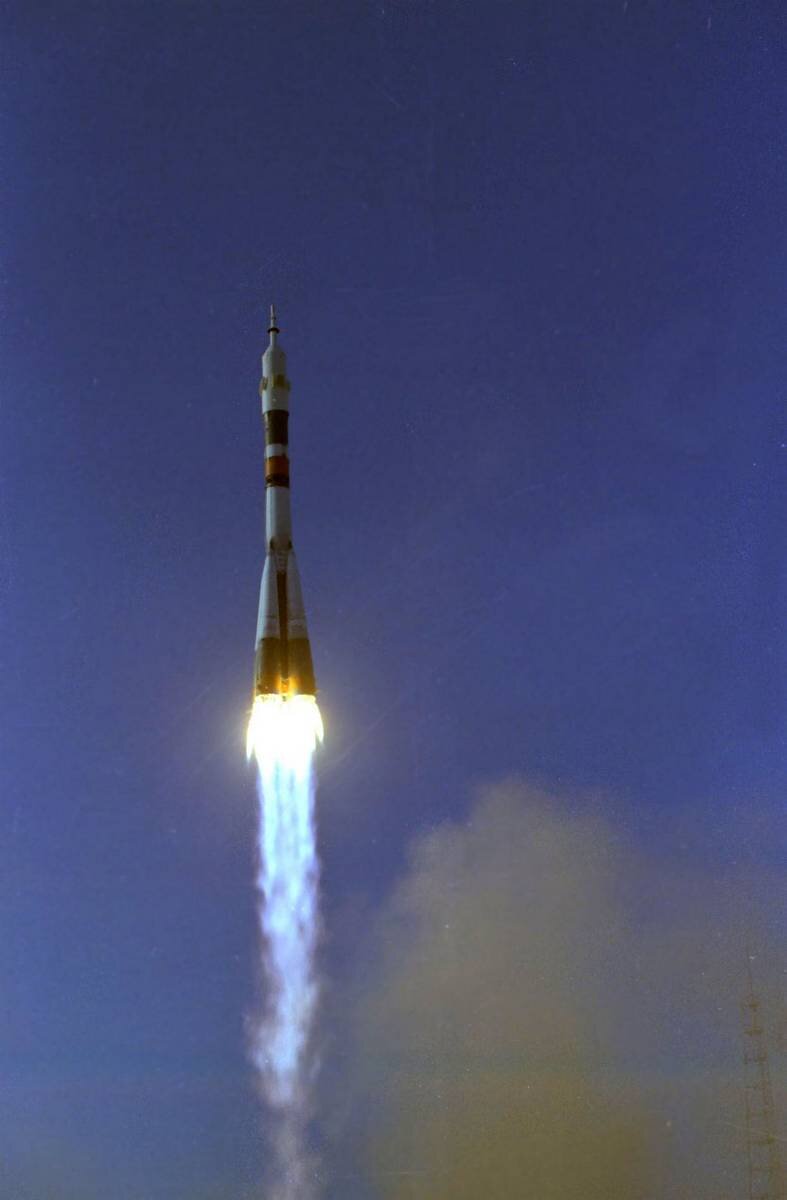 Ракета-носитель «Союз» с космическим кораблем «Союз-11». Источник фото: https://salyut.gmik.ru/