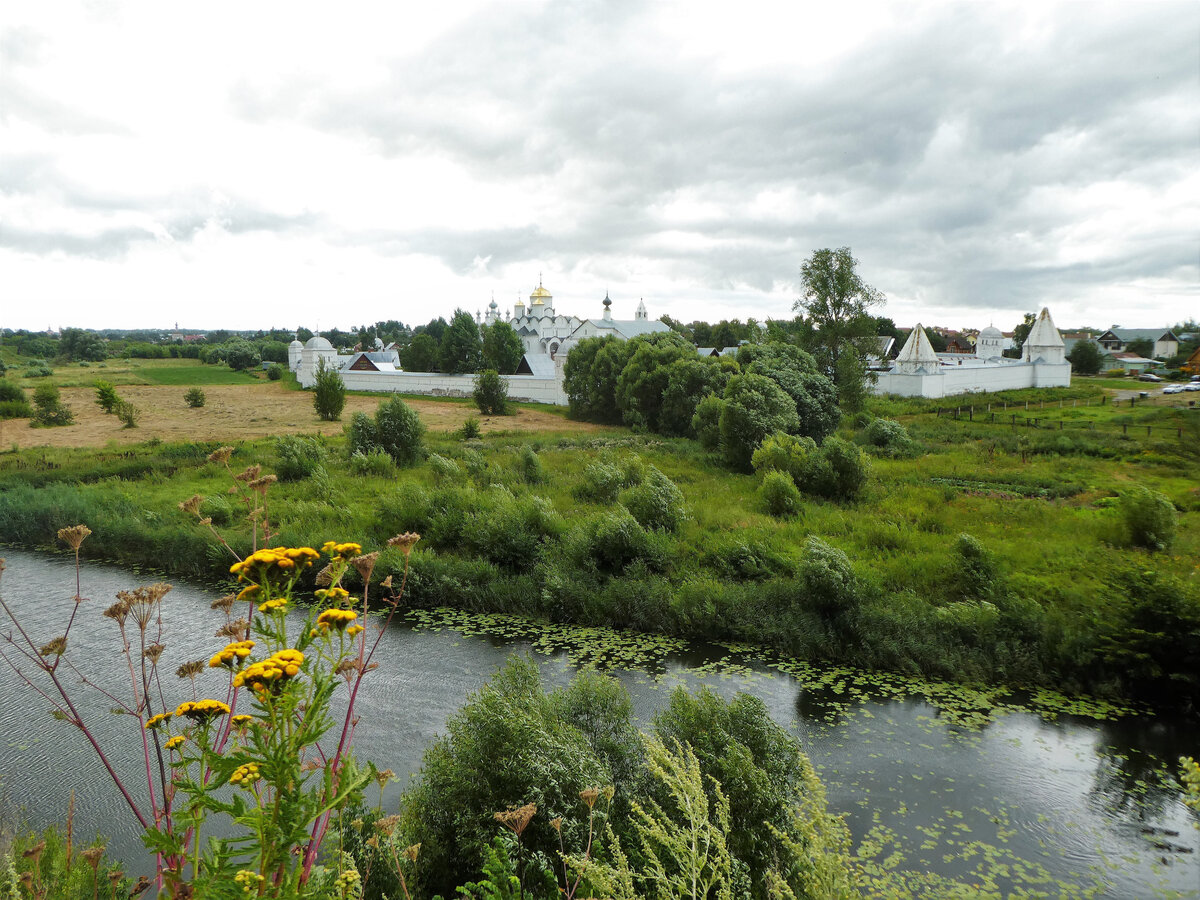 Суздаль. Смотровая площадка у стен Спасо-Евфимиева монастыря