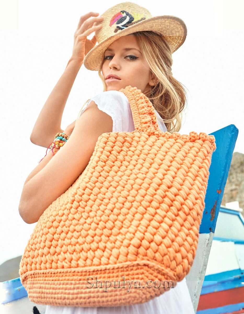 Модель вязаной спицами сумки 