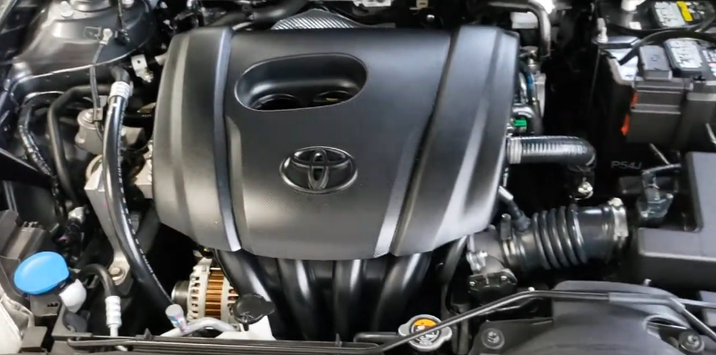 Подкапотное пространство у Toyota Yaris 2020 года.
