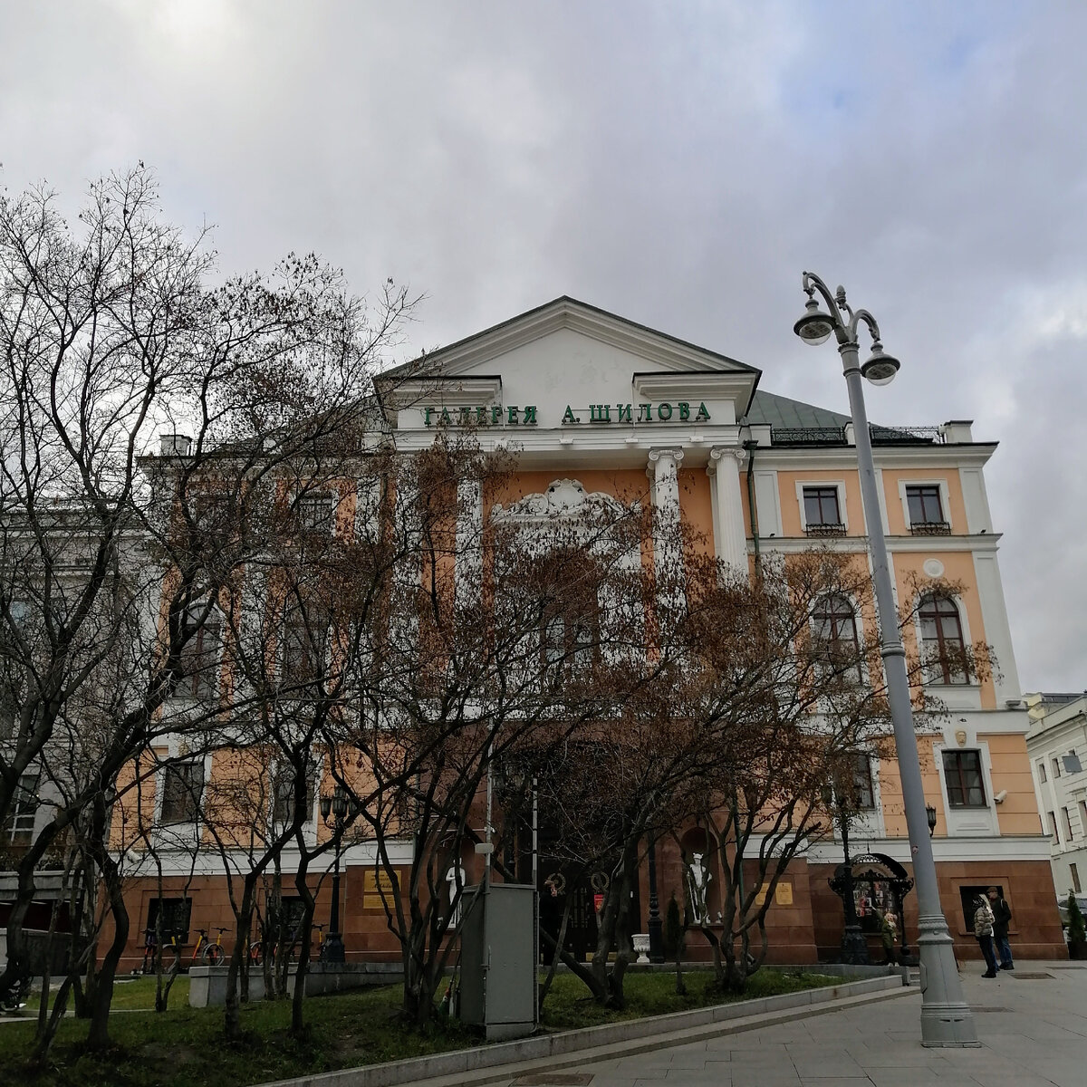 Симпатичный особнячок прямо напротив Кремля