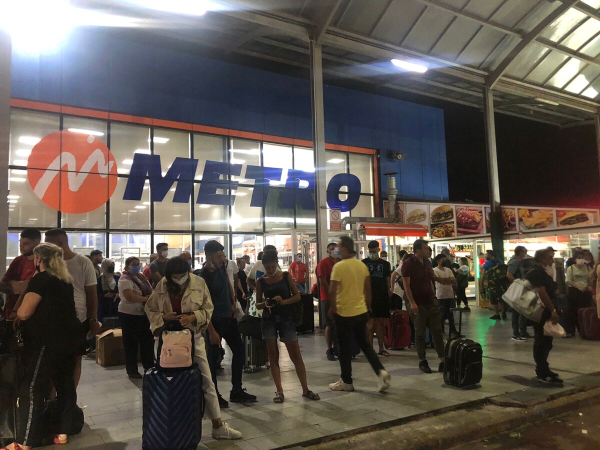 Целый терминал Metro turizm в Стамбуле.