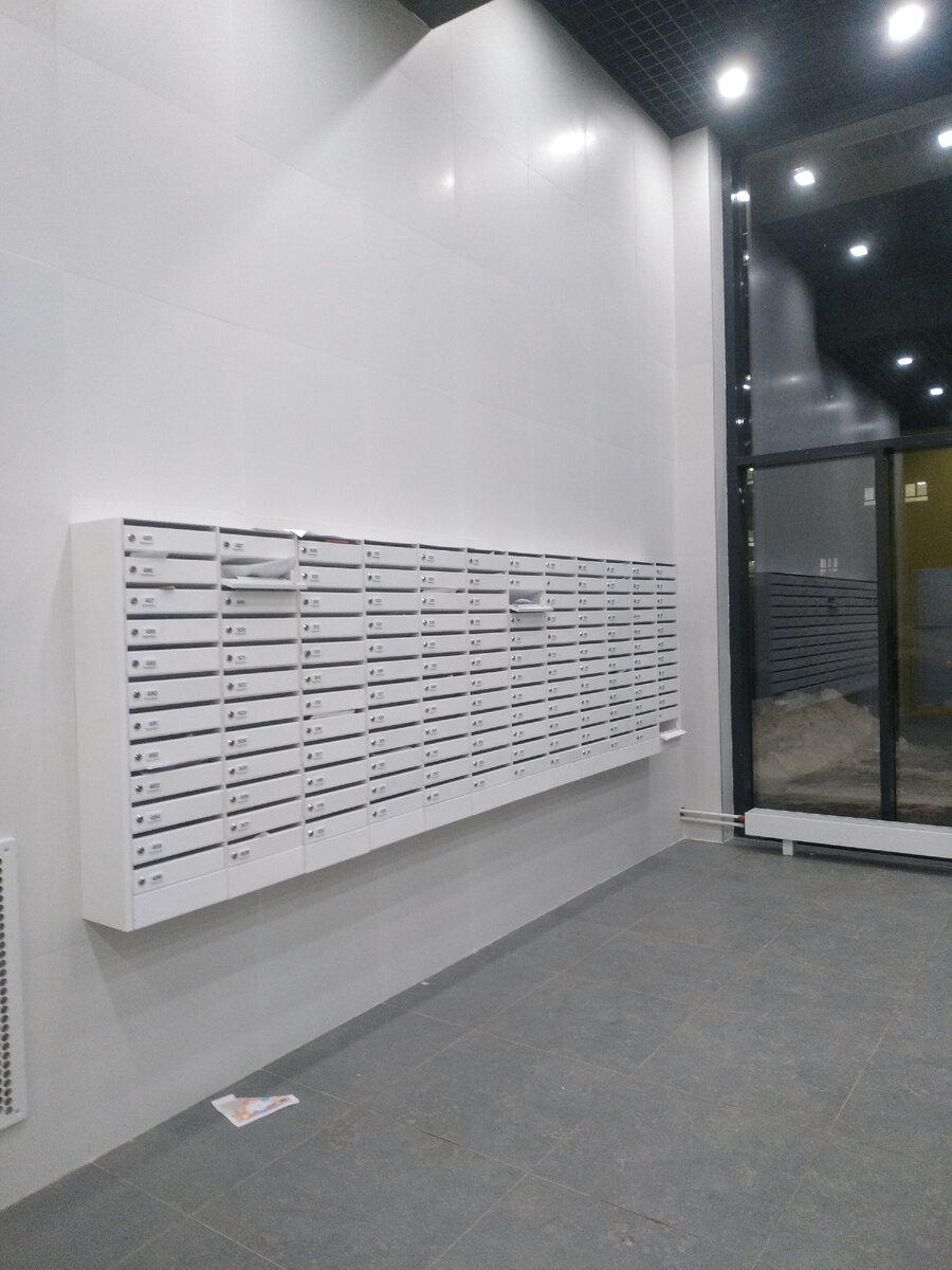 Шок начинается еще на первом этаже от обилья почтовых ящиков)