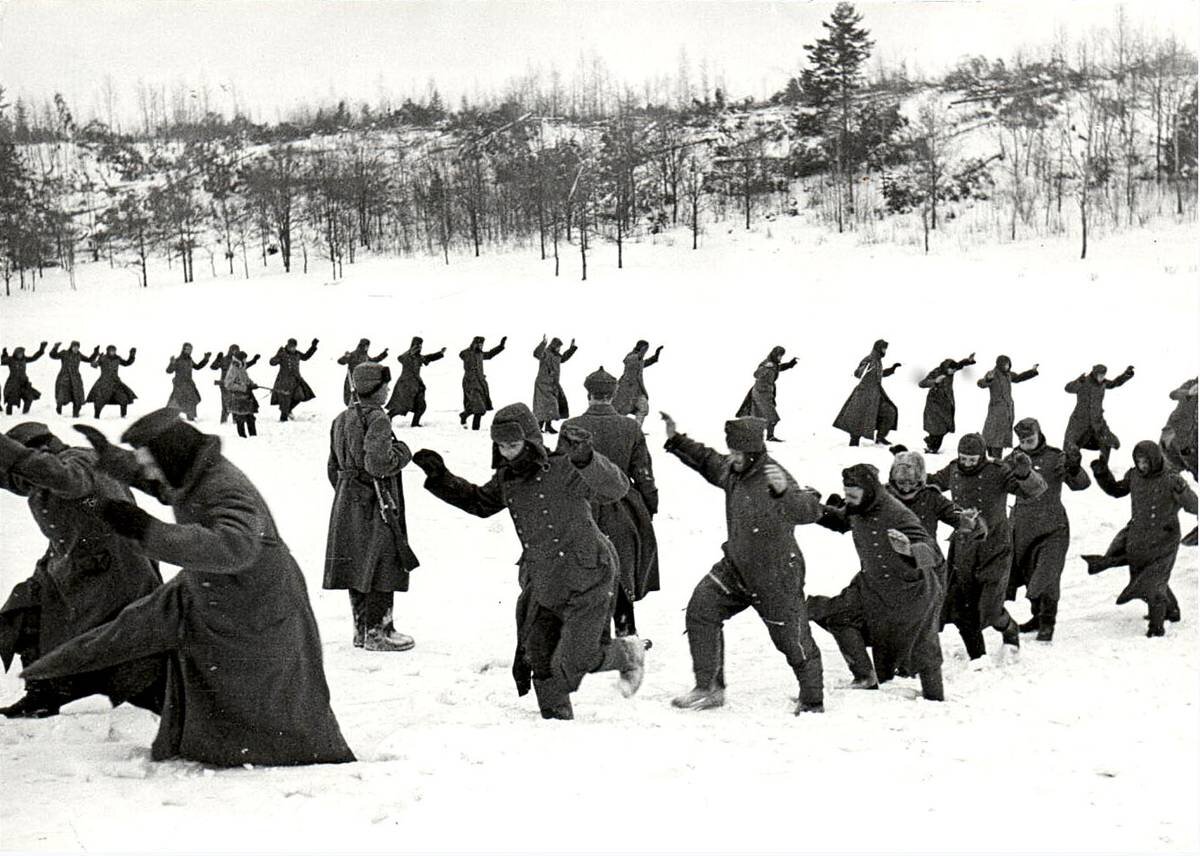 Немецкие солдаты сдаются в плен 1941