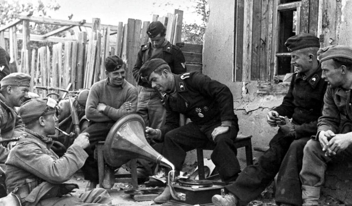 Слушаем «Розамунду». Фото https://vk.com.