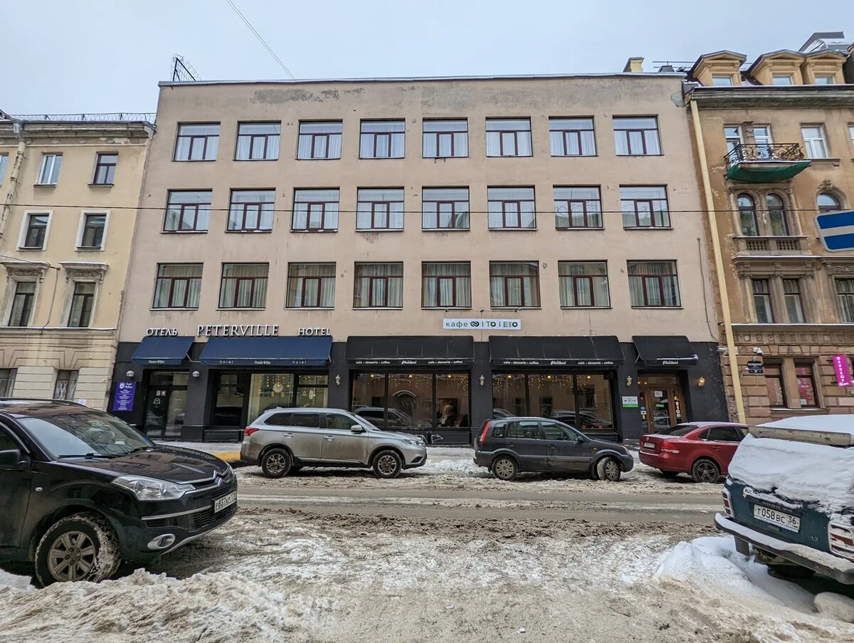 Неужели, самый первый в Ленинграде? 2 октября 1966 г. программа городских новостей рассказала о только что открывшемся первом в Ленинграде Доме быта. Расположился он по адресу Коломенская ул., 29. 