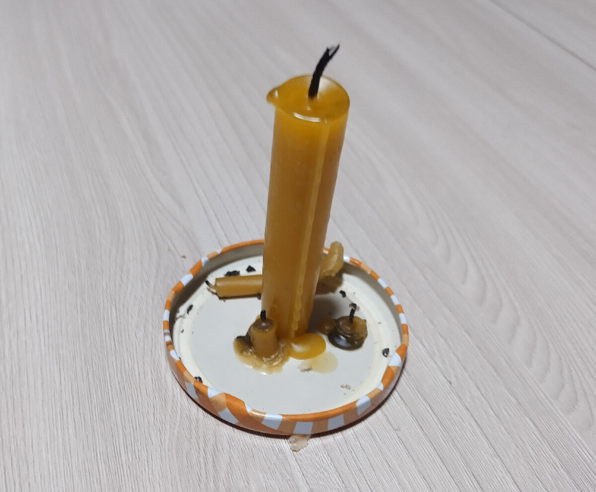 Это в его комнате стояла, как положено - церковная ))