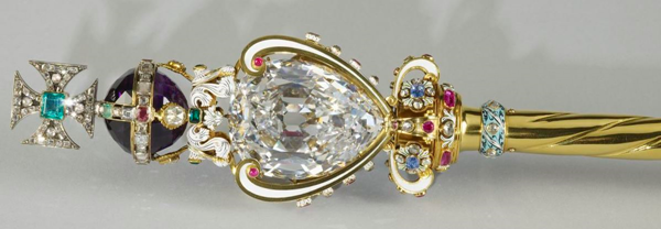 - Верхнюю часть скипетра королевы Великобритании венчает бриллиант «Великая звезда Африки». Изображение из открытых источников Яндекс. 