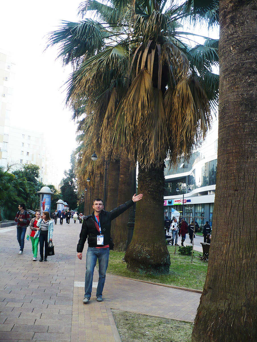 Здесь Рукастый Самоделкин еще не знает, что скоро будет вести Ютуб канал и познает кто такие хейтеры..