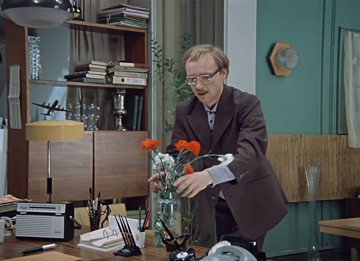 Кадр из фильма "Служебный роман", 2 серия, 1977