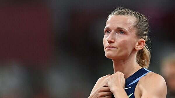    Российская спортсменка, член сборной России (команда ОКР) Анжелика Сидорова, завоевавшая серебряную медаль на соревнованиях по прыжкам с шестом среди женщин на XXXII летних Олимпийских играх в Токио.© РИА Новости / Григорий Сысоев