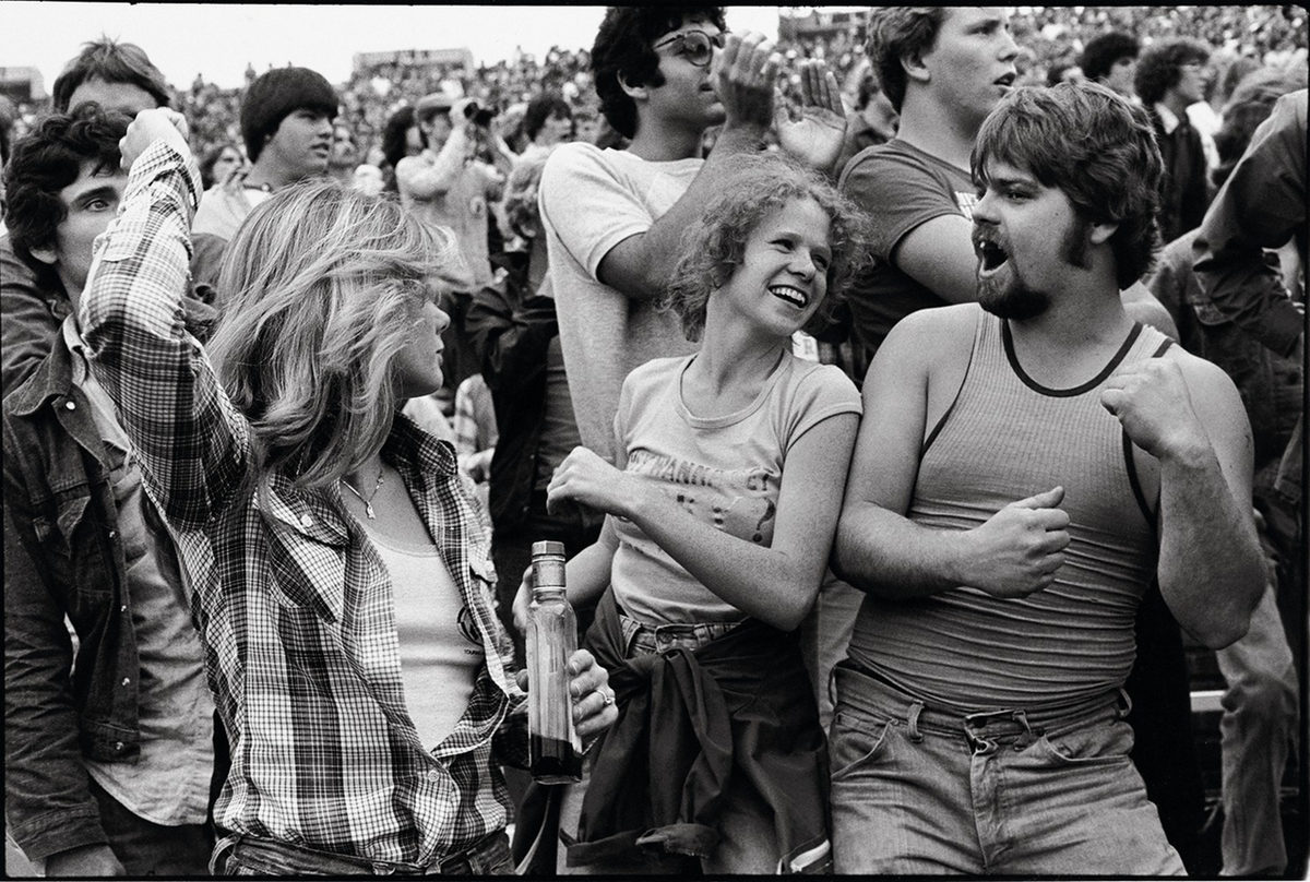 Фотографию 70 годов. Американская молодежь Америки 70х. Joseph Szabo. Роллинг стоунз концерт 1960. Роллинг стоунз 1970-е.