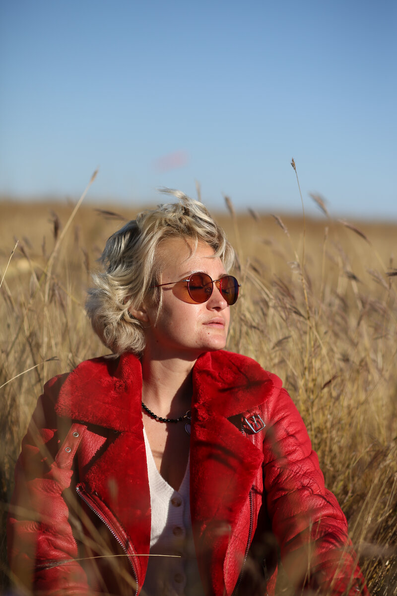  ⠀
Что такое «Матрица Судьбы»? Это очень информативная система самопознания, которая призвана помогать людям глубже узнавать себя, для дальнейшей проработки тех сфер своей жизни, которые «хромают».
⠀
Матрица показывает какие энергии и программы заложены в нас от рождения и как они проявляются в каждом конкретном человеке! Она не говорит «ты вот такой и такой и живи с этим», она говорит «ты можешь проживать свою жизнь вот так, или вот так», тк наши энергии мы можем проживать как по минусу (негативные проявления), так и по плюсу (это всегда дает ощущение гармонии).
⠀
Рассматривая матрицу можно узнать абсолютно все (деньги, отношения, предназначение, частоповторяющиеся негативные моменты и тд).
⠀
Кому это нужно:
⠀
✔ Тем кто в тупике и не видит выхода из ситуации
✔ Тем, кто хочет лучше познакомиться с собой
✔ Тем, кто ищет свой путь
✔ И всем, кто хочет улучшить свою жизнь
⠀
Мне очень откликается этот метод, тк с его помощью я открываю людям двери в новую жизнь, естественно при их желании работать над собой ☝🏻