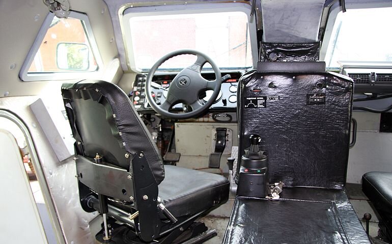 Место механика-водителя