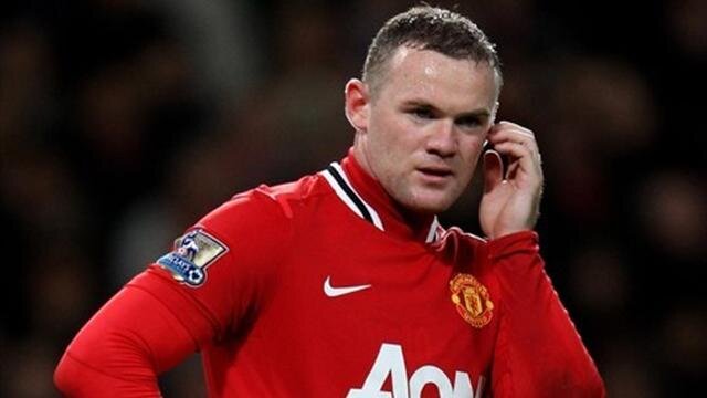 Капитан сборной Англии и "Манчестер Юнайтед" Уэйн Руни стал первым футболистом премьер-лиги, на которого в твиттере подписались 10 миллионов человек. Среди всех футболистов мира форвард занимает только пятое место, уступая Роналдинью (10,8 миллиона), Неймару (14,6 миллиона), Кака (21 миллион) и Криштиану Роналду (30,3 миллиона). 
"Достиг числа в 10 миллионов подписчиков. Спасибо всем моим фанатам в мире", – написал Руни в своем твиттере на нескольких языках.