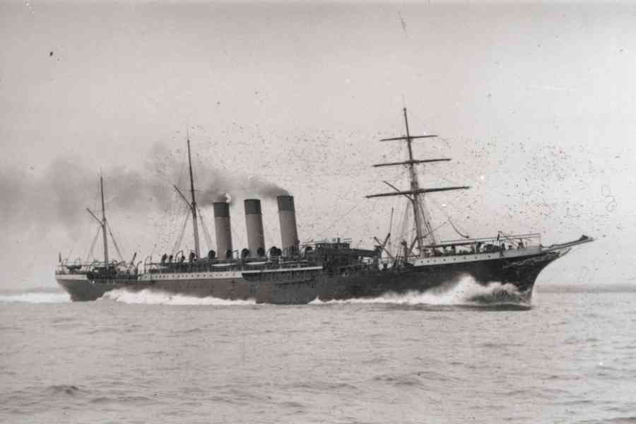 Херсон. Двухвинтовой товаро-пассажирский быстроходный пароход-крейсер.