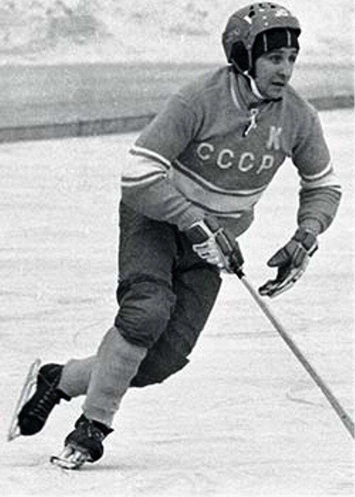 В атаке Валерий Маслов https://www.sports.ru/tribuna/blogs/bandyhistory/2571421.html?ysclid=l20fw6012g