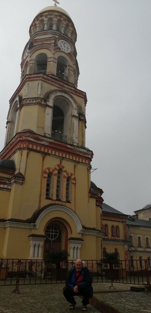 Колокольня с часами