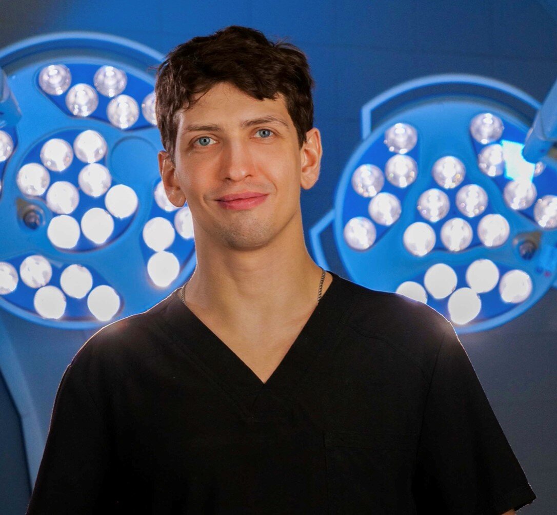 Копасов Андрей Евгеньевич- Ведущий пластический хирург. Кандидат медицинских наук. Преподаватель учебного центра профессора Блохина и доктора Вульфа. Стаж более 9 лет.