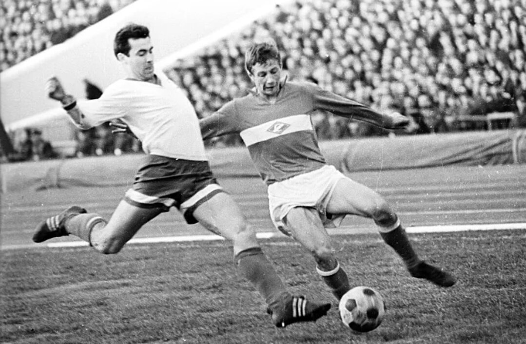 Юрий Семин в матче за "Спартак".