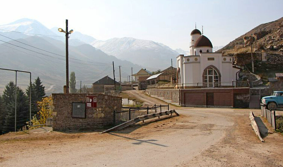 Мечеть в центре села