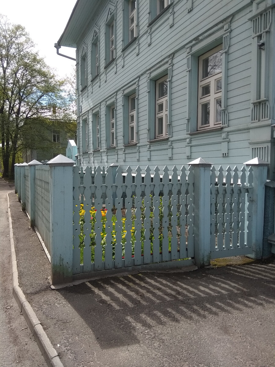 фото автора/Резной палисад в Вологде