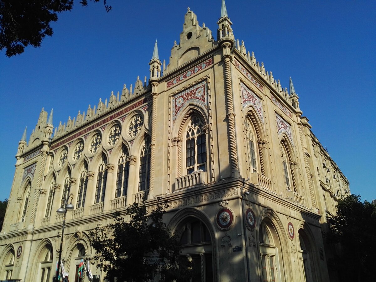 Продолжаем краткий экскурс по польскому архитектурному наследию шикарной столицы Азербайджана.-30