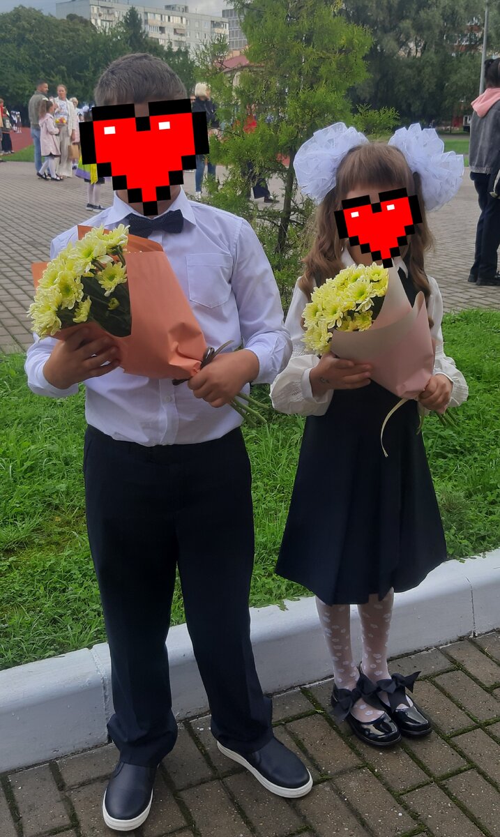 Мои ребятки с букетами