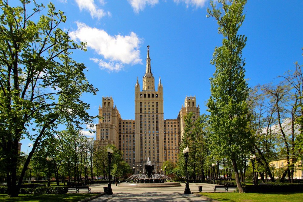 Высотка на площади. Москва Кудринская площадь 1 сталинские высотки. Дом Авиаторов на Кудринской площади. Сталинская высотка на Кудринской площади. Высотка, Москва, Кудринская площадь.
