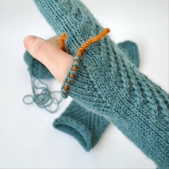 Вяжем анатомический большой палец варежки