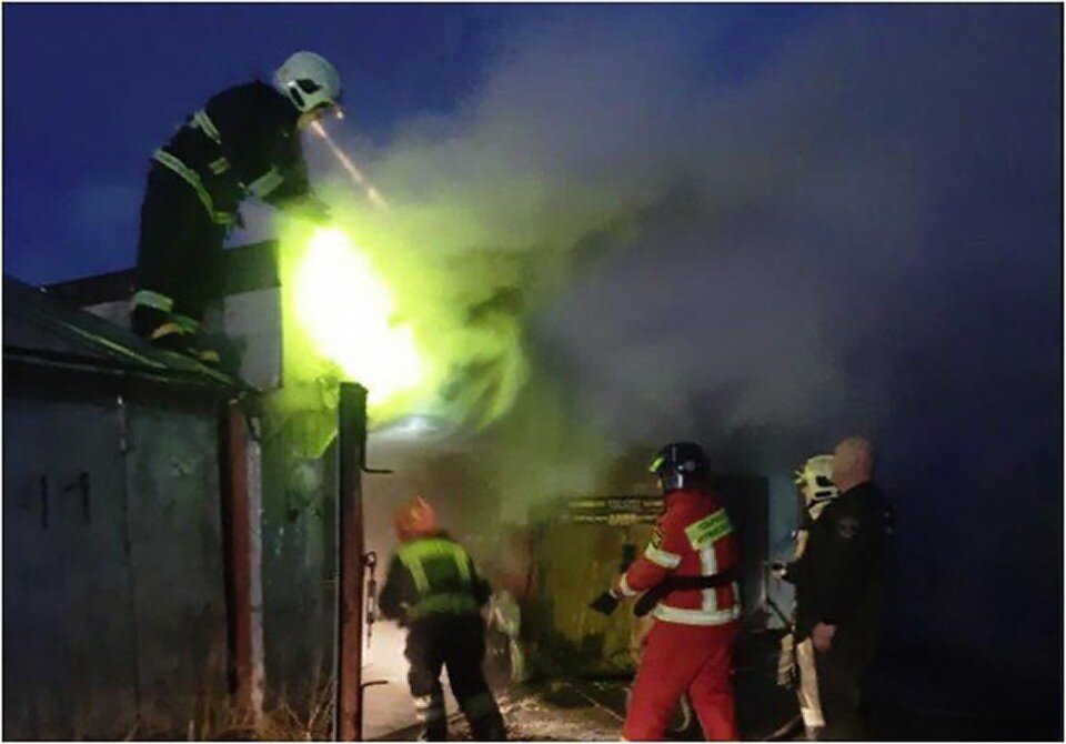     Как сообщили в пресс-службе МЧС по Мурманской области, в 10.13 пожар ликвидировали. Фото: МЧС