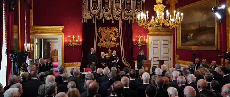 10 сентября Совет по престолонаследованию официально объявил Карла III новым монархом